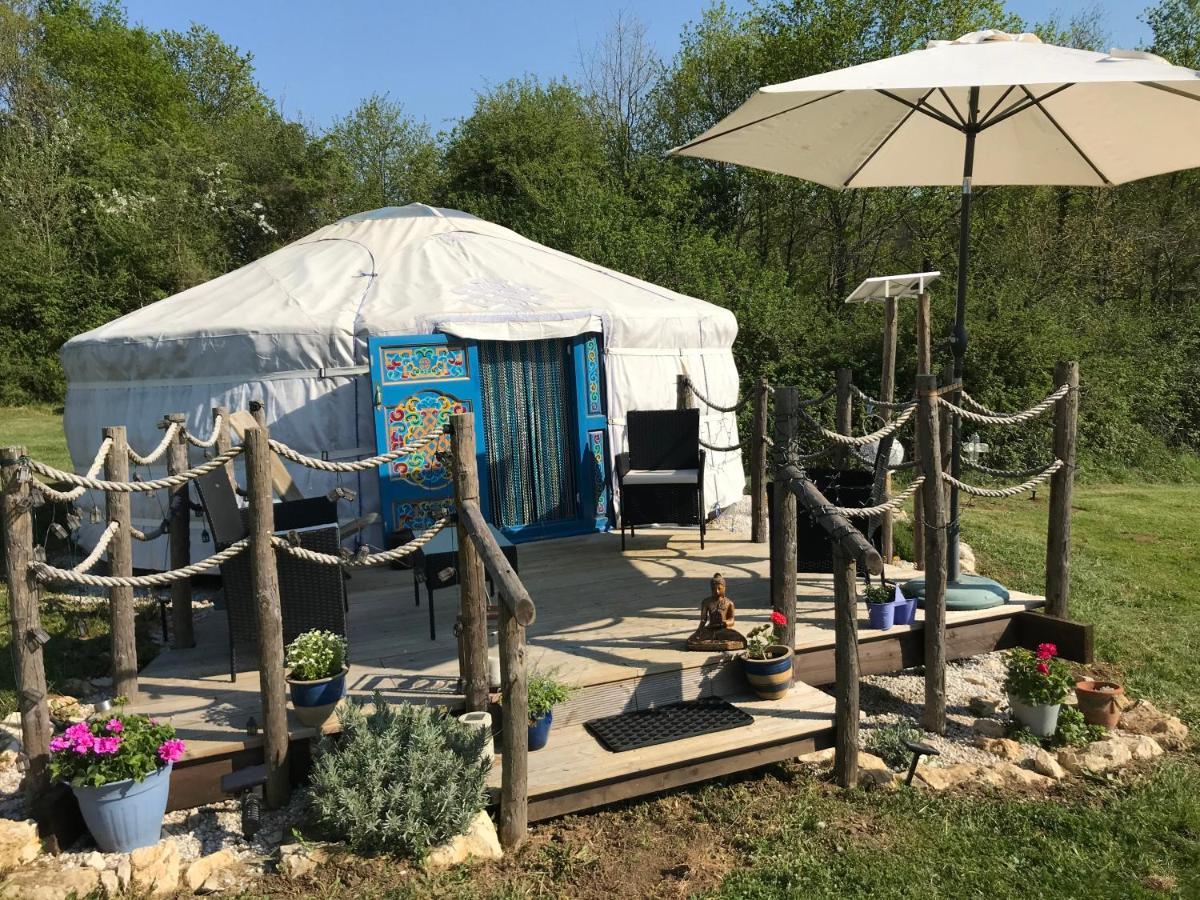 French Fields Luxury Glamping Original Mongolian Yurt Hotel Le-Vieux-Cerier Екстериор снимка