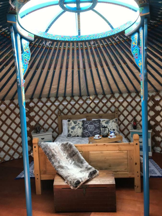 French Fields Luxury Glamping Original Mongolian Yurt Hotel Le-Vieux-Cerier Екстериор снимка