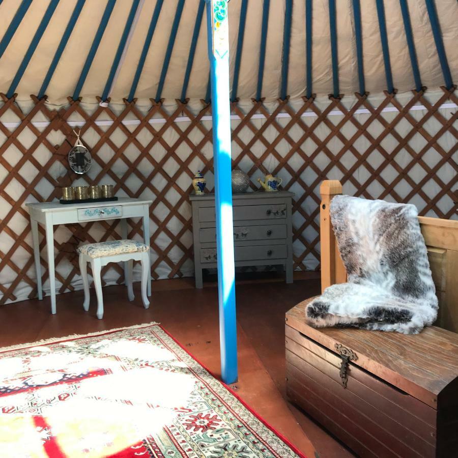 French Fields Luxury Glamping Original Mongolian Yurt Hotel Le-Vieux-Cerier Екстериор снимка
